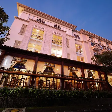 Alron Hotel Kuta-3